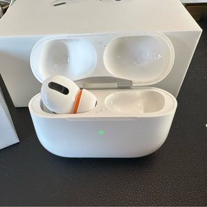 AirPods Pro with Charging Case - Missing Right Bud